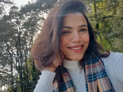 Shreya Pilgaonkar ने पहाड़ों से लिखे नोट्स, बताया मन को मिली शांति Shreya Pilgaonkar ने पहाड़ों से लिखे नोट्स, बताया मन को मिली शांति