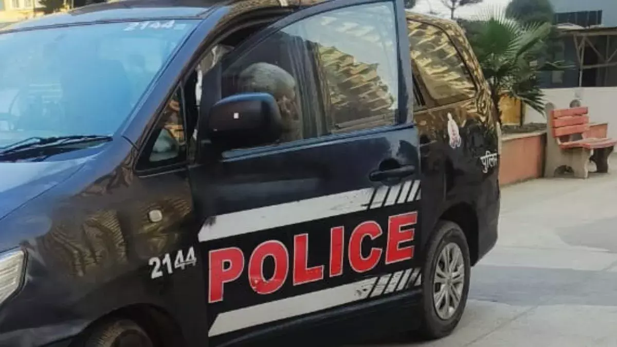 Farrukhabad: मारपीट की सूचना पर पहुंचे, पुलिस ने दोनों पर चालान ठोका Farrukhabad: मारपीट की सूचना पर पहुंचे, पुलिस ने दोनों पर चालान ठोका