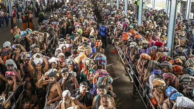 kerala: अप्रत्याशित भीड़ से सबरीमाला मंदिर बंद होने में देरी, सुरक्षा बढ़ाई गई kerala: अप्रत्याशित भीड़ से सबरीमाला मंदिर बंद होने में देरी, सुरक्षा बढ़ाई गई