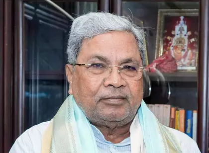 स्कूल सिलेबस विवाद: Siddaramaiah ने कुमारस्वामी पर साधा तीखा हमला स्कूल सिलेबस विवाद: Siddaramaiah ने कुमारस्वामी पर साधा तीखा हमला