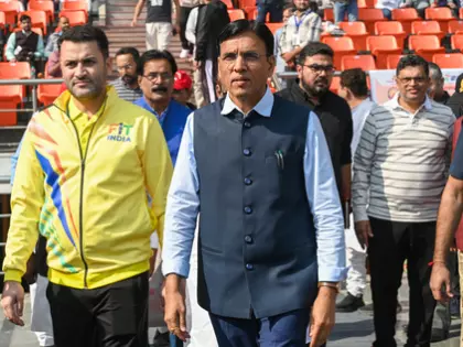 साइकिल रैली के जरिए भारत में कॉमनवेल्थ गेम्स की मेज़बानी का जश्न मनाया गया साइकिल रैली के जरिए भारत में कॉमनवेल्थ गेम्स की मेज़बानी का जश्न मनाया गया