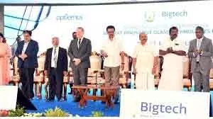 स्टालिन ने US-बेस्ड कॉर्निंग की नई मैन्युफैक्चरिंग फैसिलिटी लॉन्च की। स्टालिन ने US-बेस्ड कॉर्निंग की नई मैन्युफैक्चरिंग फैसिलिटी लॉन्च की।