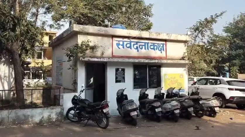 रायपुर में थाने से दो ड्रग्स तस्कर फरार, पुलिस महकमे में हड़कंप रायपुर में थाने से दो ड्रग्स तस्कर फरार, पुलिस महकमे में हड़कंप