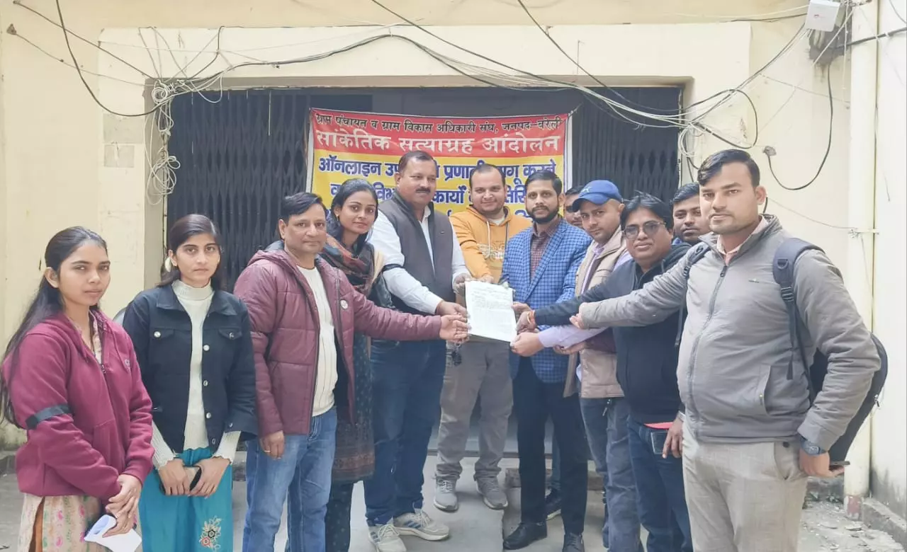 Bareilly: सचिव ने सरकारी ग्रुप से लेफ्ट कर विरोध जताया Bareilly: सचिव ने सरकारी ग्रुप से लेफ्ट कर विरोध जताया