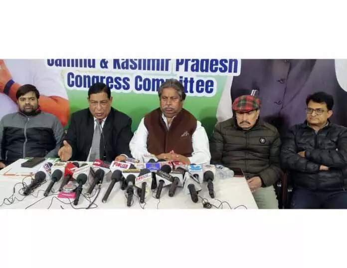 कांग्रेस ने SMVD इंस्टीट्यूट मुद्दे पर बीजेपी और नड्डा पर निशाना साधा कांग्रेस ने SMVD इंस्टीट्यूट मुद्दे पर बीजेपी और नड्डा पर निशाना साधा