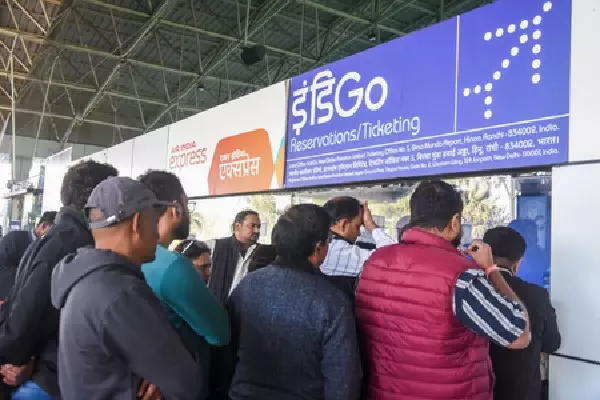 IndiGo ने 12 फ्लाइट्स कैंसिल कर दीं, जिससे केरल के एयरपोर्ट्स पर सैकड़ों यात्री फंस गए IndiGo ने 12 फ्लाइट्स कैंसिल कर दीं, जिससे केरल के एयरपोर्ट्स पर सैकड़ों यात्री फंस गए