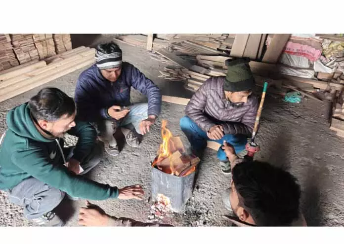 कश्मीर में ठंड के हालात बेहतर हुए, Srinagar में 0.4 डिग्री सेल्सियस तापमान दर्ज किया कश्मीर में ठंड के हालात बेहतर हुए, Srinagar में 0.4 डिग्री सेल्सियस तापमान दर्ज किया