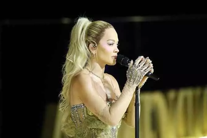 Rita Ora ने जेद्दा के विमेन इन सिनेमा गाला में चमक बिखेरी Rita Ora ने जेद्दा के विमेन इन सिनेमा गाला में चमक बिखेरी
