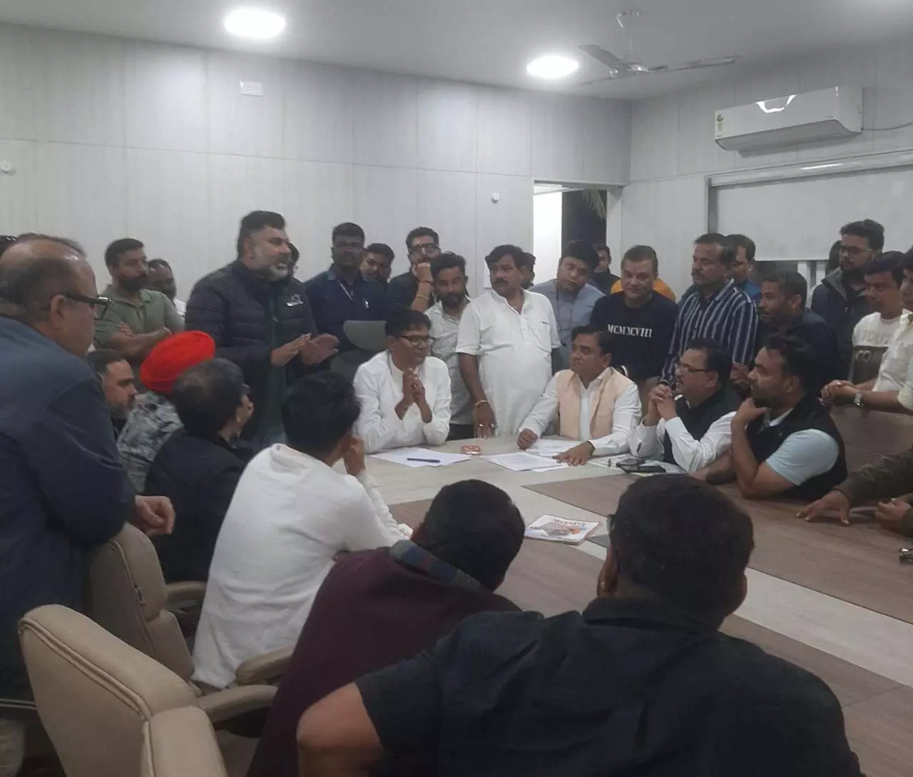 मंत्री ओपी चौधरी से मिला रियल एस्टेट ब्रोकर प्रतिनिधिमंडल, समाधान का आश्वासन मंत्री ओपी चौधरी से मिला रियल एस्टेट ब्रोकर प्रतिनिधिमंडल, समाधान का आश्वासन