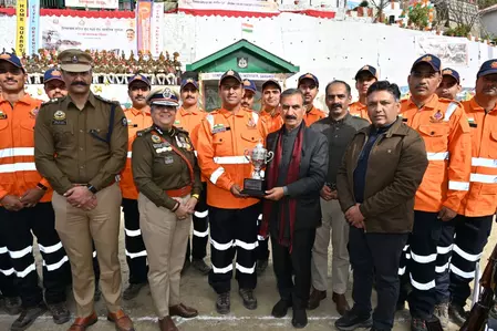 Himachal CM : 2025 में होम गार्ड, सिविल डिफेंस ने 448 लोगों की जान बचाई Himachal CM : 2025 में होम गार्ड, सिविल डिफेंस ने 448 लोगों की जान बचाई