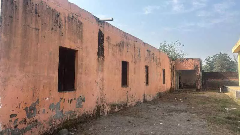Gurdaspur में अभी भी असुरक्षित स्कूल इमारतों को गिराया जाना बाकी है Gurdaspur में अभी भी असुरक्षित स्कूल इमारतों को गिराया जाना बाकी है