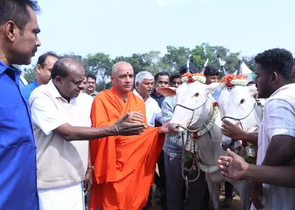 Kumaraswamy: धर्मगुरुओं पर टिप्पणी के लिए वोक्कालिगा संत से माफी मांगी Kumaraswamy: धर्मगुरुओं पर टिप्पणी के लिए वोक्कालिगा संत से माफी मांगी