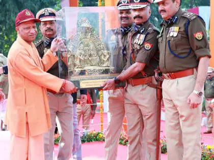 UP के सीएम ने 63वें स्थापना दिवस पर होमगार्ड्स को सलाम किया UP के सीएम ने 63वें स्थापना दिवस पर होमगार्ड्स को सलाम किया