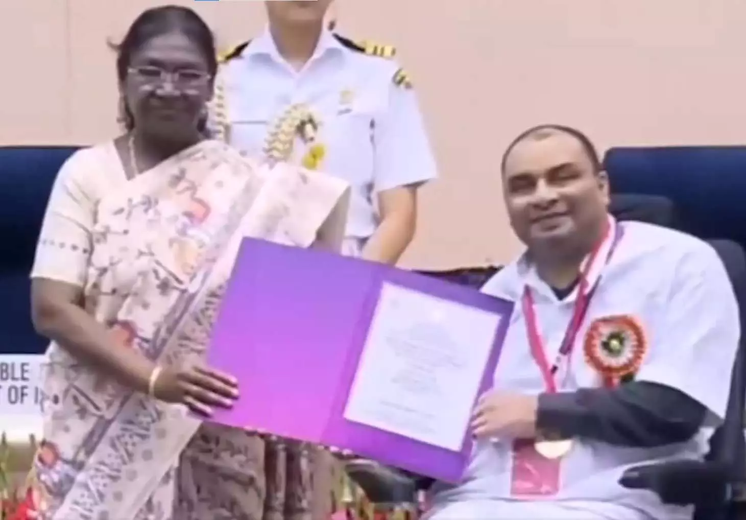 मुख्यमंत्री विष्णुदेव साय ने राष्ट्रीय सम्मान पर बसंत साहू को बधाई दी मुख्यमंत्री विष्णुदेव साय ने राष्ट्रीय सम्मान पर बसंत साहू को बधाई दी