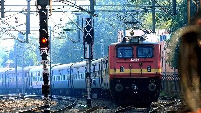 IndiGo की उड़ानें रद्द, दक्षिण पूर्वी रेलवे ने विशेष ट्रेनें चलाईं; सूची देखें IndiGo की उड़ानें रद्द, दक्षिण पूर्वी रेलवे ने विशेष ट्रेनें चलाईं; सूची देखें