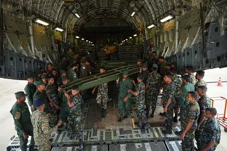 श्रीलंका में तूफान प्रभावित क्षेत्रों में सड़क संपर्क बहाल करने के लिए भारत ने पहुंचाई मदद श्रीलंका में तूफान प्रभावित क्षेत्रों में सड़क संपर्क बहाल करने के लिए भारत ने पहुंचाई मदद