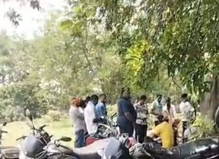 CG: जंगलों में फल-फूल रहा करोड़ों का जुआ साम्राज्य, हरिराम साहू का नेटवर्क बेखौफ CG: जंगलों में फल-फूल रहा करोड़ों का जुआ साम्राज्य, हरिराम साहू का नेटवर्क बेखौफ