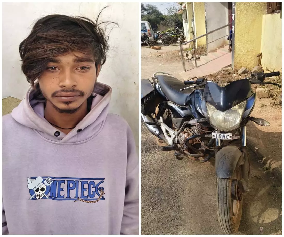 Raipur पुलिस ने चोरी की बाइक सहित आरोपी देवदास बंजारे को किया गिरफ्तार Raipur पुलिस ने चोरी की बाइक सहित आरोपी देवदास बंजारे को किया गिरफ्तार