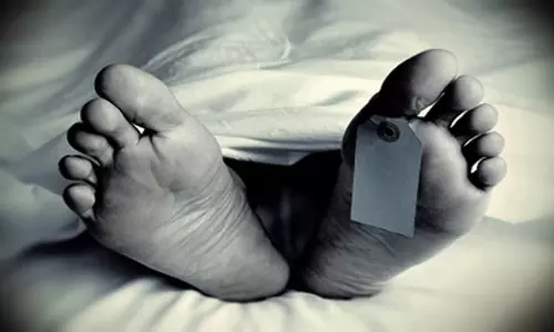 बंद घर के अंदर पति-पत्नी की लाश मिली, आसपास फैली सनसनी बंद घर के अंदर पति-पत्नी की लाश मिली, आसपास फैली सनसनी