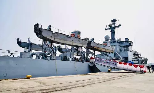 भारतीय दूत ने Sri Lankan के मंत्री से मुलाकात की, देश के पुनर्निर्माण में मदद का वादा किया। भारतीय दूत ने Sri Lankan के मंत्री से मुलाकात की, देश के पुनर्निर्माण में मदद का वादा किया।