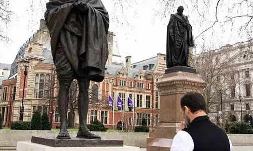 London में गांधी की मूर्ति का मॉडल नीलाम किया जाएगा।