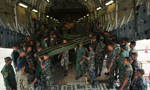 भारत ने राहत कार्यों के लिए बेली ब्रिज यूनिट्स के साथ चौथा C-17 विमान Sri Lanka भेजा। भारत ने राहत कार्यों के लिए बेली ब्रिज यूनिट्स के साथ चौथा C-17 विमान Sri Lanka भेजा।