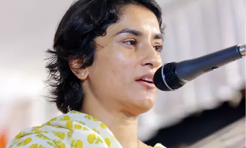 विनेश फोगाट ने ट्रायल्स से निर्मला बूरा को बाहर रखने पर WFI के फैसले पर सवाल उठाए विनेश फोगाट ने ट्रायल्स से निर्मला बूरा को बाहर रखने पर WFI के फैसले पर सवाल उठाए