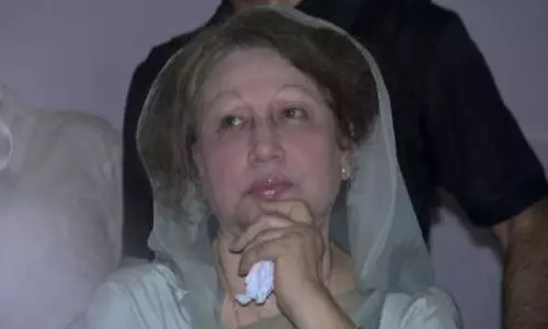 Bangladesh: इलाज के लिए विदेश जाने लायक फिट नहीं हैं खालिदा जिया, जानें कैसी है पूर्व पीएम की हालत