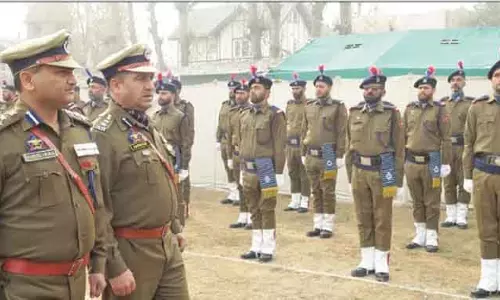 होम गार्ड्स, सिविल डिफेंस ने Srinagar में 63वां स्थापना दिवस मनाया। होम गार्ड्स, सिविल डिफेंस ने Srinagar में 63वां स्थापना दिवस मनाया।