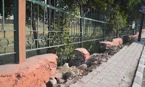 दीवारें, ग्रिल टूटीं, Ludhiana के पार्क खतरनाक बन गए