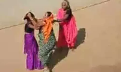 महिलाओं के बीच मारपीट, वीडियो वायरल होने के बाद FIR दर्ज