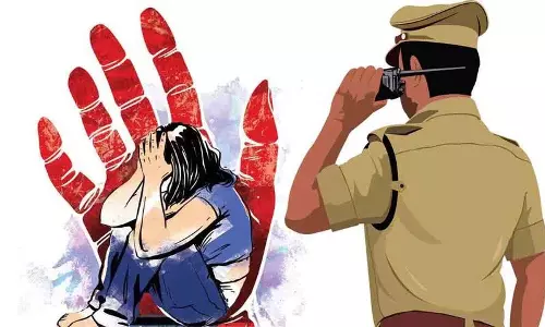 उत्पीड़न के आरोपी Officer: महिला ने न्याय की गुहार लगाई उत्पीड़न के आरोपी Officer: महिला ने न्याय की गुहार लगाई