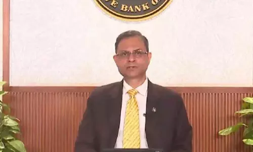 RBI गवर्नर ने बैंकों और NBFCs से कस्टमर्स को ऑपरेशन्स के केंद्र में रखने की अपील की