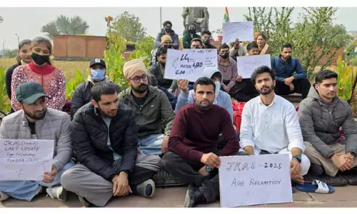 BJYM, JKPSC ने उम्र में छूट की मांग कर रहे KAS उम्मीदवारों का समर्थन किया