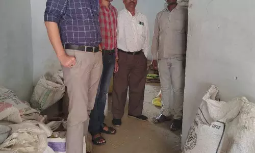 संयुक्त टीम ने बिचौलिए से 24 लाख के 1055 क्विंटल अवैध धान किया जब्त संयुक्त टीम ने बिचौलिए से 24 लाख के 1055 क्विंटल अवैध धान किया जब्त