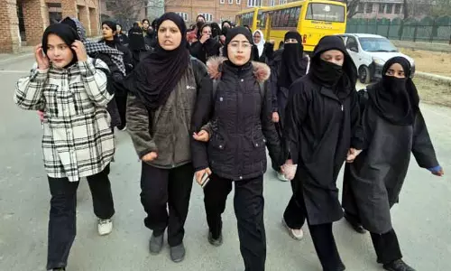 Cluster University के छात्रों ने ‘कुप्रबंधन’ को लेकर विरोध प्रदर्शन किया
