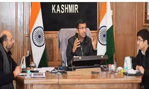 डिवीजनल कमिश्नर Kashmir ने हस्तशिल्प और हथकरघा विभाग की समीक्षा की