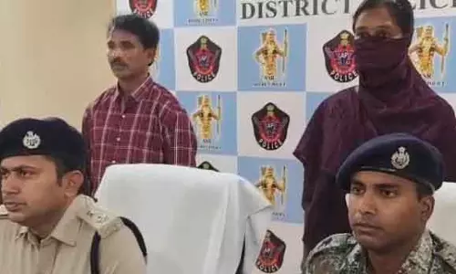 खूंखार इनामी नक्सल दंपति ने किया सरेंडर खूंखार इनामी नक्सल दंपति ने किया सरेंडर