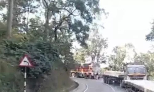 चिल्फी घाटी में लगा भारी जाम, ट्रक में तकनीकी खराबी आने से यातायात बाधित