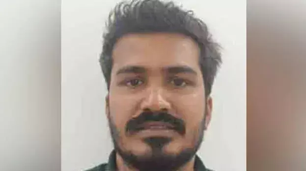 महिला BLO को धमकाने और उससे जानकारी निकालने के आरोप में BJP कार्यकर्ता गिरफ्तार महिला BLO को धमकाने और उससे जानकारी निकालने के आरोप में BJP कार्यकर्ता गिरफ्तार