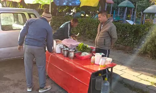 Chandigarh: नगर निगम पार्कों के बाहर सुबह-सुबह अतिक्रमण विरोधी अभियान चलाता है Chandigarh: नगर निगम पार्कों के बाहर सुबह-सुबह अतिक्रमण विरोधी अभियान चलाता है