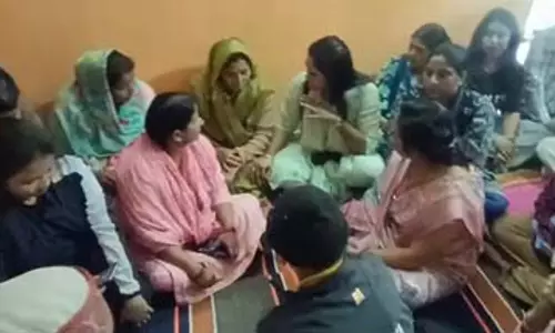 एमपी महिला कांग्रेस प्रदेश अध्यक्ष रीना पहुंचीं देवास, रोहिणी कलाम के परिजनों से की मुलाकात एमपी महिला कांग्रेस प्रदेश अध्यक्ष रीना पहुंचीं देवास, रोहिणी कलाम के परिजनों से की मुलाकात