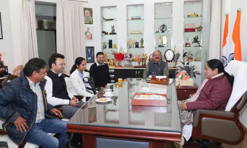 Delhi CM और DDCA ने प्रतिका रावल को पुरस्कार राशि में योगदान किया Delhi CM और DDCA ने प्रतिका रावल को पुरस्कार राशि में योगदान किया