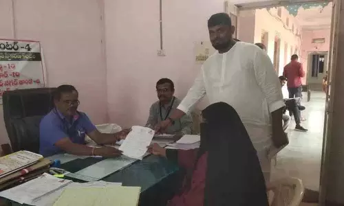 कारवां विधायक की पत्नी Baswapur की सर्वसम्मति से सरपंच चुनी गईं कारवां विधायक की पत्नी Baswapur की सर्वसम्मति से सरपंच चुनी गईं