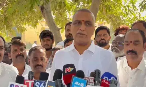Harish Rao ने कालेश्वरम परियोजना पर टिप्पणियों के लिए सीएम रेवंत रेड्डी की आलोचना की Harish Rao ने कालेश्वरम परियोजना पर टिप्पणियों के लिए सीएम रेवंत रेड्डी की आलोचना की