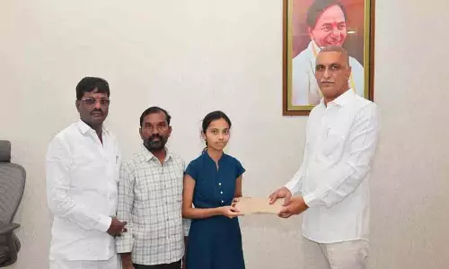 हरीश राव ने गरीब दलित लड़की की MBBS की पढ़ाई में मदद की।
