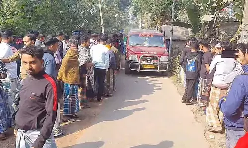 Basirhat में एक युवक मृत पाया गया, उसे गोली मारी गई थी और चाकू भी मारा गया Basirhat में एक युवक मृत पाया गया, उसे गोली मारी गई थी और चाकू भी मारा गया