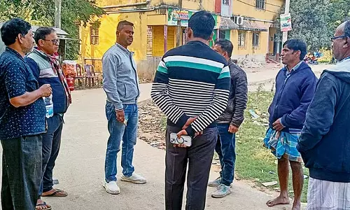 Purba Medinipur में मध्यस्थता बैठक के कारण विकास कार्यों में देरी हुई। Purba Medinipur में मध्यस्थता बैठक के कारण विकास कार्यों में देरी हुई।