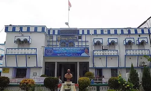 Raiganj नगर पालिका ने अधूरी पड़ी आवास योजना के काम को लेकर पुलिस से मदद मांगी Raiganj नगर पालिका ने अधूरी पड़ी आवास योजना के काम को लेकर पुलिस से मदद मांगी