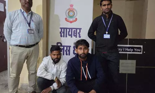 CG: कम ब्याज पर लोन का झांसा देकर 73 लाख की ठगी, 2 आरोपी गिरफ्तार CG: कम ब्याज पर लोन का झांसा देकर 73 लाख की ठगी, 2 आरोपी गिरफ्तार